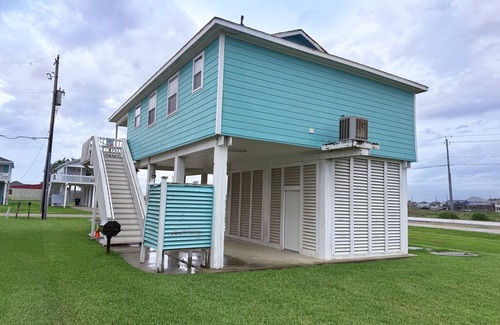 Surfside Beach House | The Blue Seagull - Gulf Views a few step from the beach!