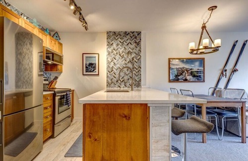 Whistler Condo | * The Bluebird * Village Stroll View w/Hot Tub