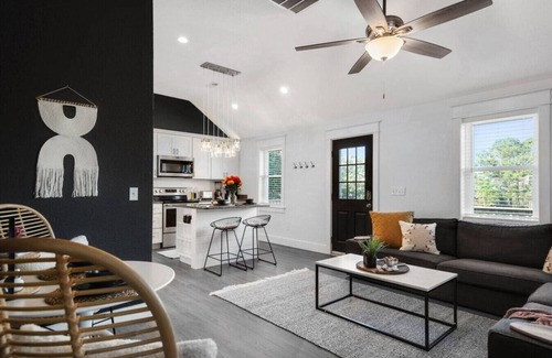 Colington Apartment | The BoHo Bungalow - Updated Space Close To Beach!