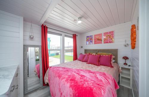 Parker Strip House | The Boozy Bungalow at Roadrunner Resort