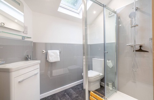 Sheffield Cottage | THE BOTANICAL FLAT 1, pet friendly in Sharrow