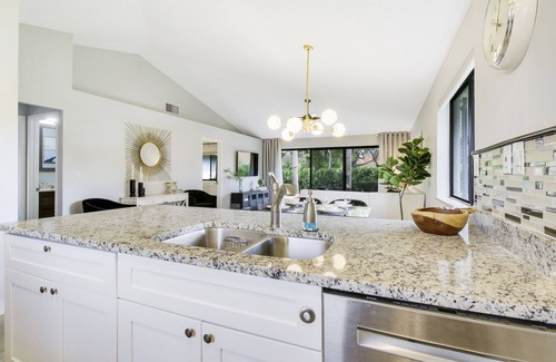 Palm Beach Gardens Cottage | “The Bougie Bungalow” PGA National Club Cottage, newly renovated, new on market