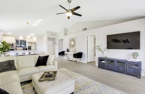 Palm Beach Gardens Cottage | “The Bougie Bungalow” PGA National Club Cottage, newly renovated, new on market