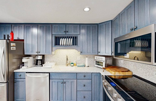 Rehoboth Beach Condo | The Boxwood House dog-friendly condo w/beach access, WIFI
