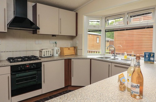 Liverton Cottage | THE BRAMBLES 17 - CONKERS LODGE, pet friendly, with pool in Chudleigh