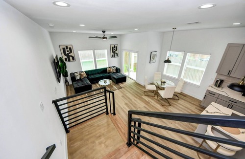 Astrodome House | The Brandõn: ★ Sleeps 8 ★ Garage ★ Near Medical Center & NRG