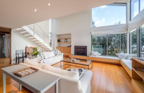 Whangapoua House | The Breakers - Whangapoua Executive Holiday Home