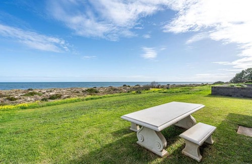 Tennyson House | The Breeze at Tennyson