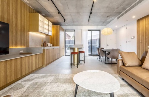 Port Melbourne House | The Bridge Epitomising Modern Luxury by the Bay