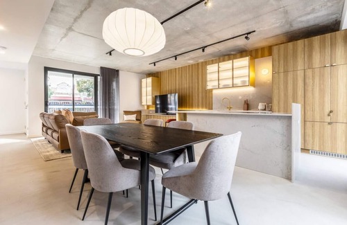 Port Melbourne House | The Bridge Epitomising Modern Luxury by the Bay