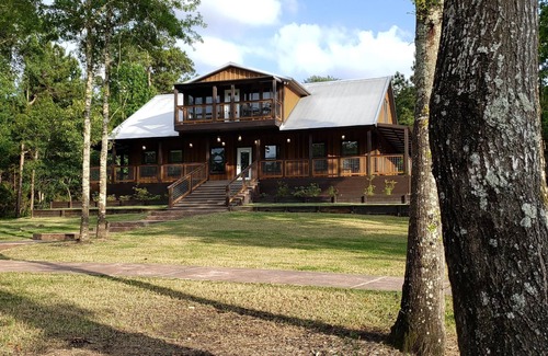 Montgomery House | The Bridge House located in an Beautiful RV Resort near Lake Conroe.