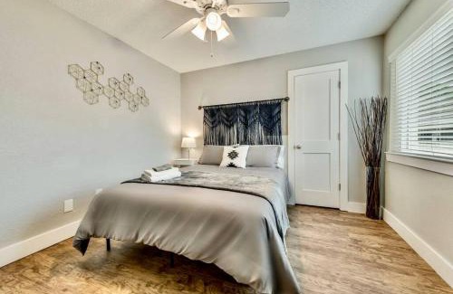 Old East Dallas Apartment | The Brilliant Flat Arboretum Tickets Included