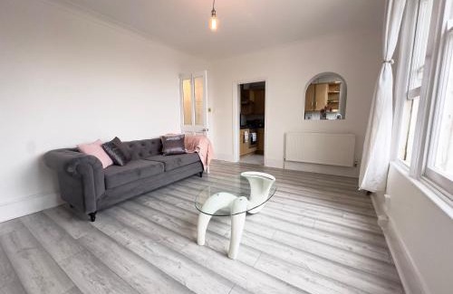 Walthamstow Apartment | The Browns residence