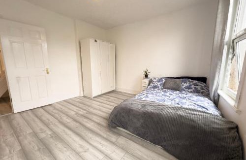 Walthamstow Apartment | The Browns residence