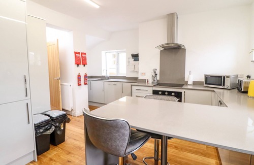 Deiniolen House | THE BULL INN, pet friendly, character holiday cottage in Deiniolen