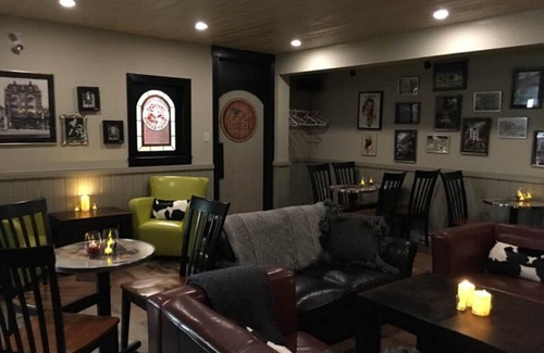 Silver Star Mountain Hotel | The Bulldog - Standard King 1