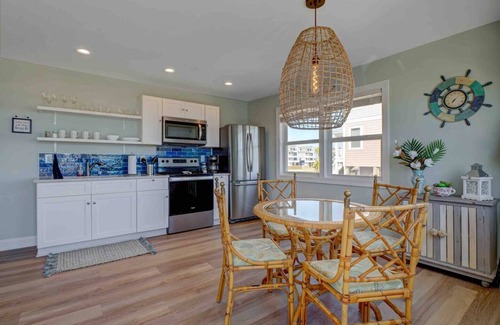 Surf City Apartment | The Bungalows A- Beachfront - Dog Friendly - Gazebo – Bikes