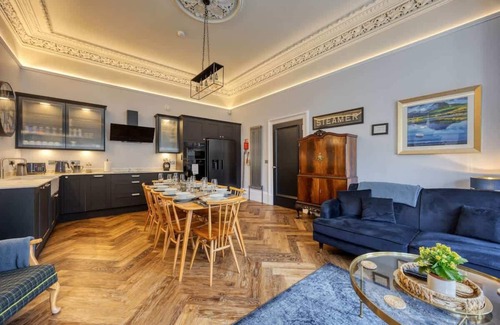 Kelvinbridge Apartment | The Burnbank Experience