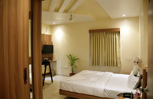 Murud-Harnai Hotel | The Byke Skylark Seafront Resort, Dapoli