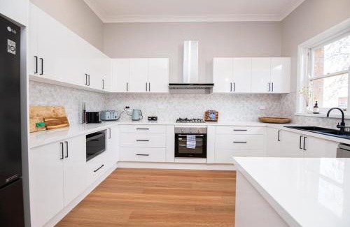 Orange House | The Byng House Grand and Central, Entertain 12