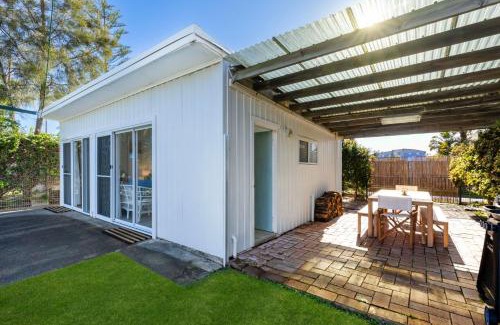 Culburra Beach House | The Cabana - Pet Friendly with Fireplace - 2 Mins to Beach