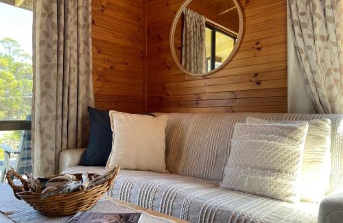 Lunawanna House | The Cabin By the Sea - Cosy Waterfront Getaway