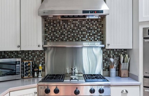 Old Irving Park Apartment | The Cabin - Fire Pit, Pool Table, Spacious