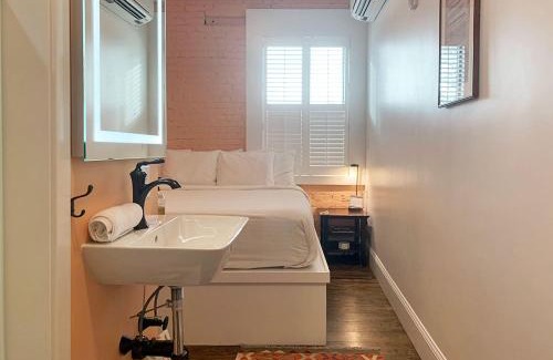 Beverly Hotel | The Cabot Lodge