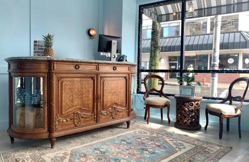 Beverly Hotel | The Cabot Lodge