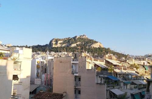 Exarhia Apartment | The Cactus Apartment with Large Sunny Balcony