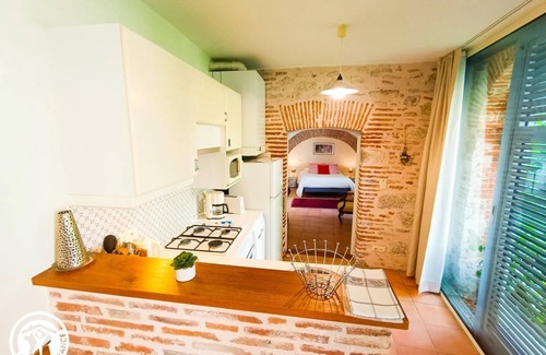Cahors Old Town Apartment | The Cahorsin garden