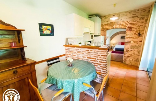 Cahors Old Town Apartment | The Cahorsin garden
