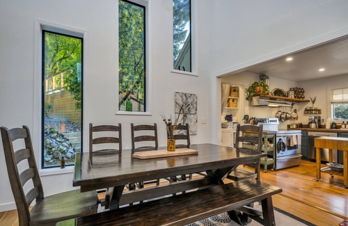 Calistoga House | The Calistoga Cottage — Complimentary wine tasting at Croix included!