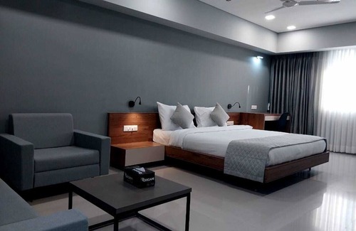 Viramgam Hotel | The Camellia by YUHI