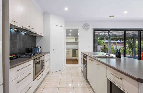 Canadian House | The Canadian Escape, Ballarat - Up to 10 guests!
