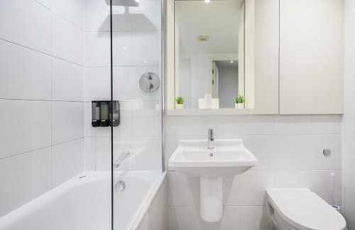Canary Wharf Apartment | The Canary Hub