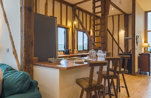 Canterbury House | The Canterbury Barn by Bloom Stays - large barn sleeping up to 20. Ideal for hen parties