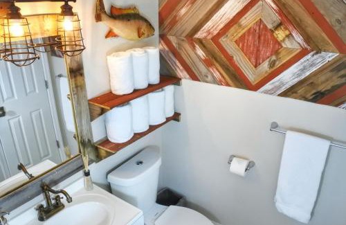 Poinsettia Heights House | The Captain's Quarters - Home & Guesthouse