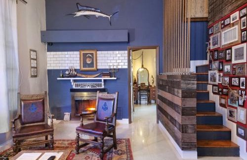 Poinsettia Heights House | The Captain's Quarters - Home & Guesthouse