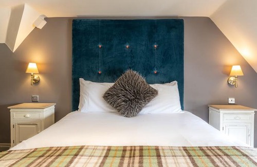 Burghclere Hotel | The Carnarvon Arms
