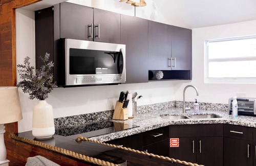 Meadows Condo | The Caroline Suite | 1 bed, 1 bath condo w/shared pool