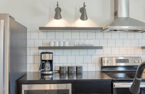 Historic Edgefield Apartment | The Carter by AvantStay Spacious Stay Near Downtown