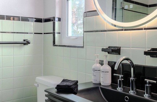 Vilano Beach Hotel | The Castillo Queen Studio -5 min walk to beach!