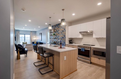 Sobro Apartment | The Catalina Wine Mixer/*Walk to Broadway!*