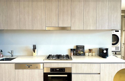 Adelaide Central Business District Apartment | "The Cedar" in the heart of CBD/Realm 1 BR Apt/Wi-Fi/Gym