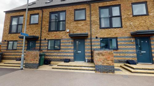 Dartford House | The Central Lodge II