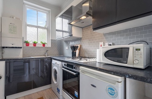 Euston Apartment | The Chalton Funk-Kings Cross!