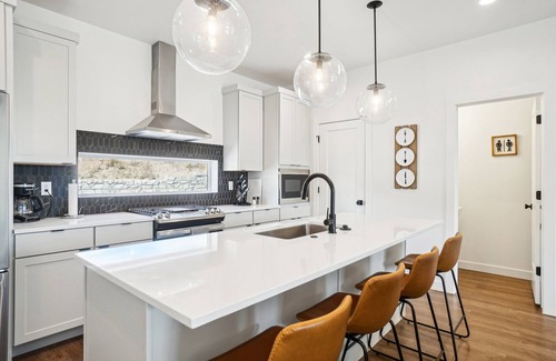 Mountain Green House | The Charleston near Snowbasin - 2 Kings and a Queen, fast wifi in Mt Green