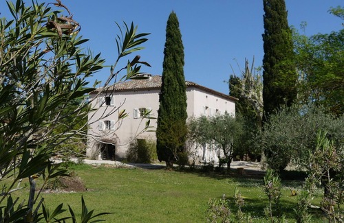 Sollies Pont House | The charm of a Provencal country house