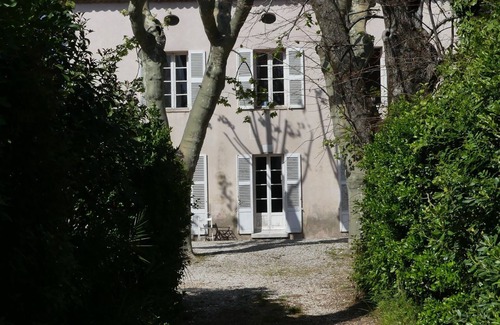 Sollies Pont House | The charm of a Provencal country house